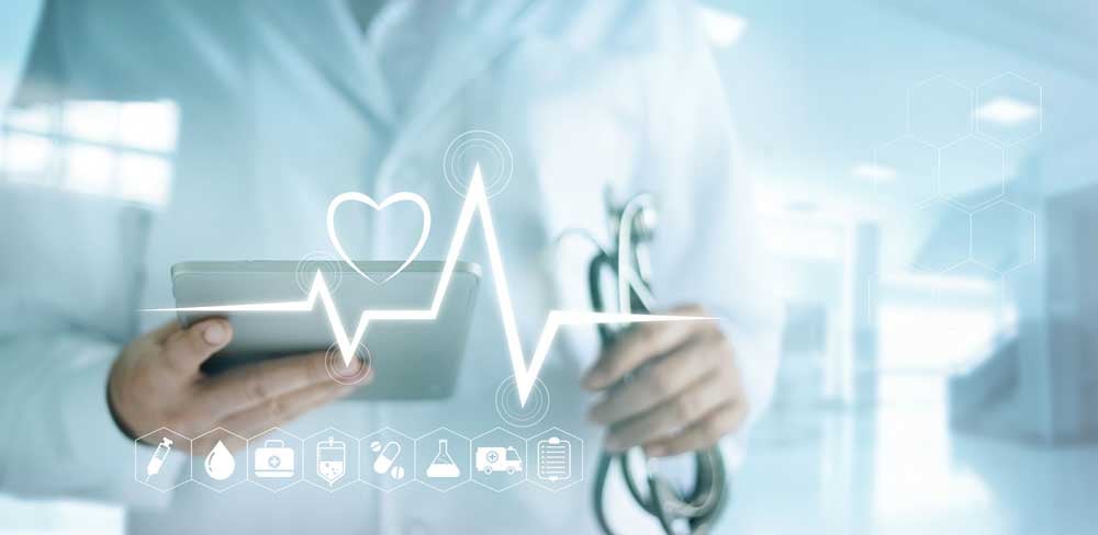 Mitarbeiterinnen und Mitarbeiter im Gesundheitssektor arbeiten smarter mithilfe von innovativen IT-Lösungen
