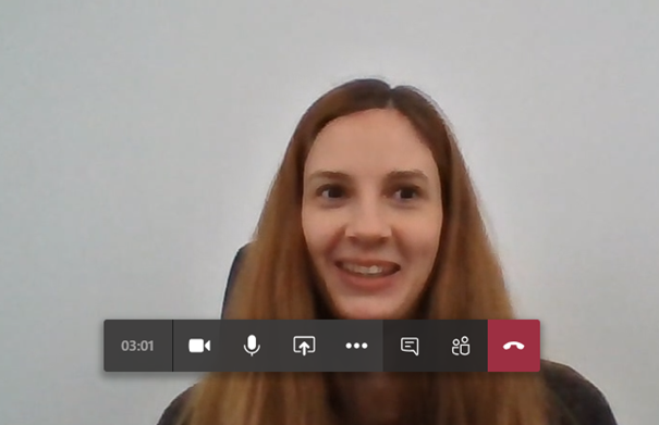 Teilnehmerin in Microsoft Teams Besprechung