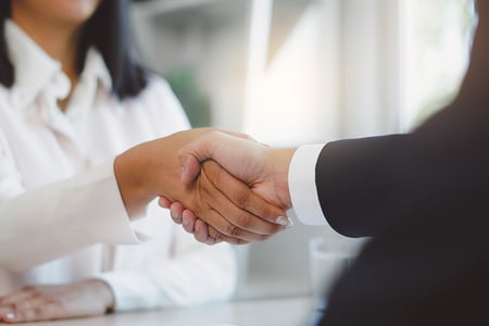 Azurance Partner Handschlag