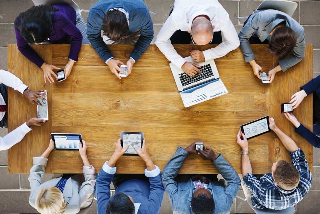 IT-Teams_Zusammenarbeit_698