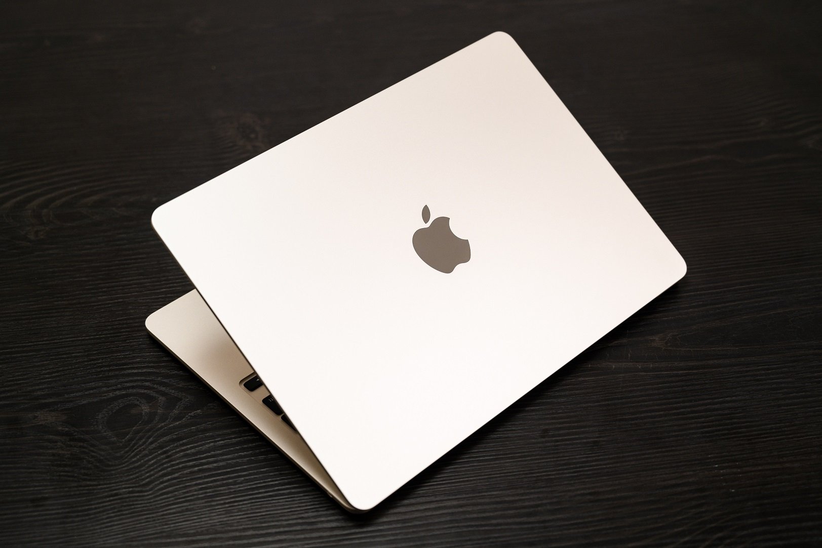 Apple MacBook M2 (2)