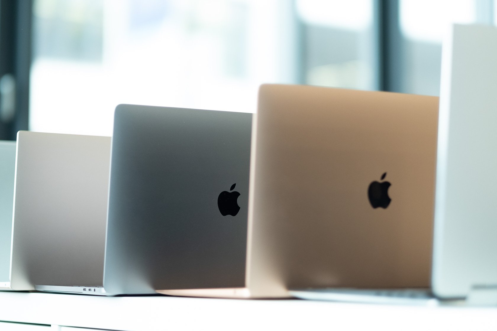 Apple MacBook-2