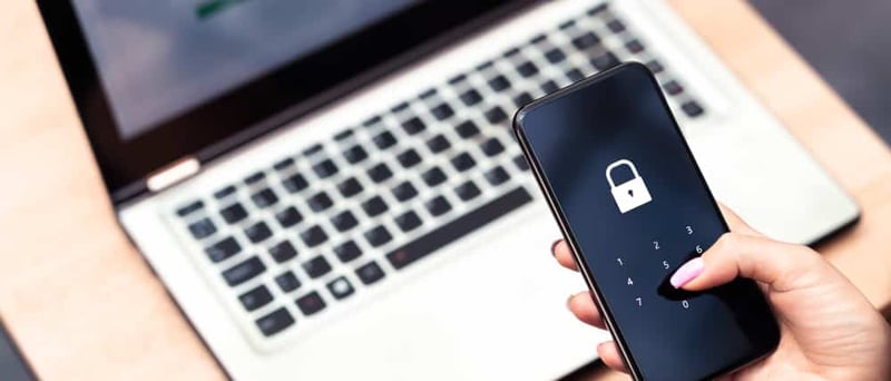 security-smartphone-sicherheit-laptop-passwort_1929254936 2