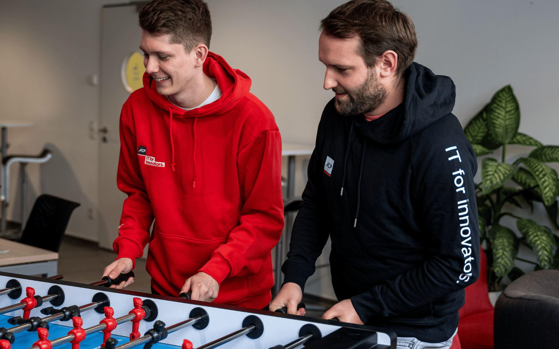 Tischfussball-Kicker-Miteinander