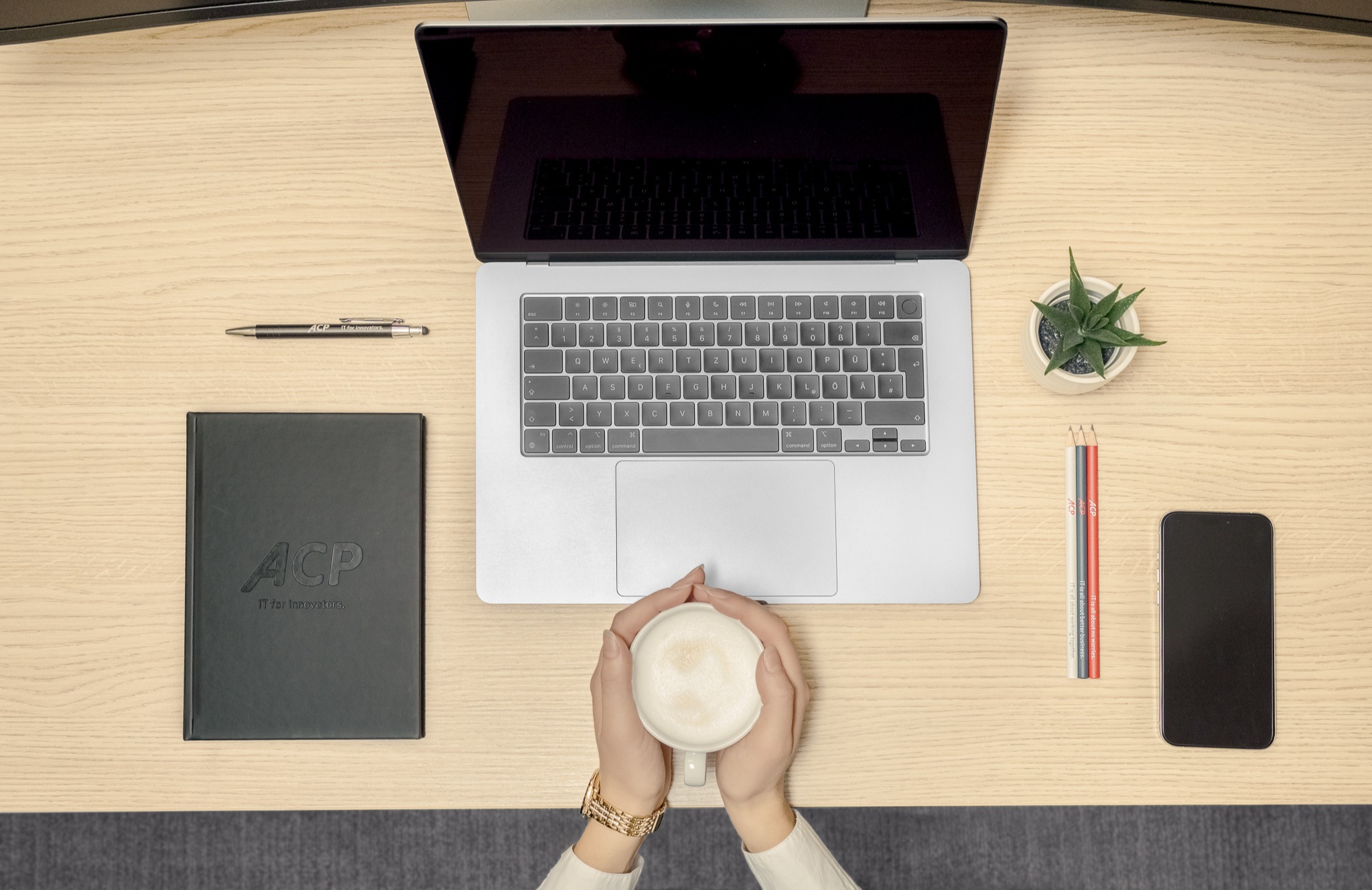 Moderner Arbeitsplatz mit Apple Geräten | ACP - IT for innovators.