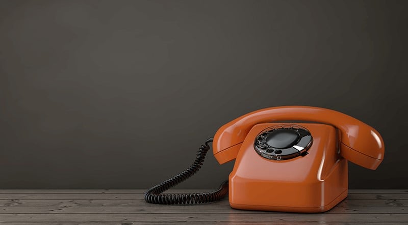 altes Telefon mit Wählscheibe