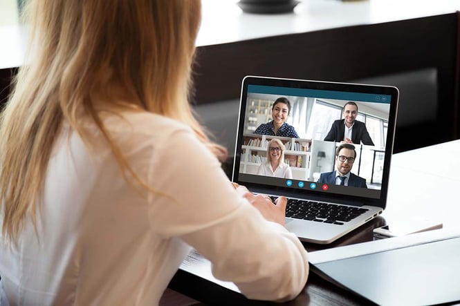 laptop_meeting_video_call_webcam_konferenz_videoanruf_homeoffice_besprechung_remote
