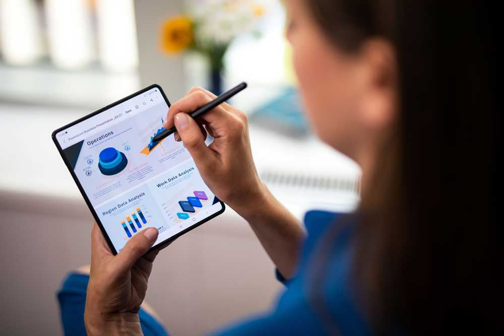 Multitasking am Business Smartphone - Samsung Fold