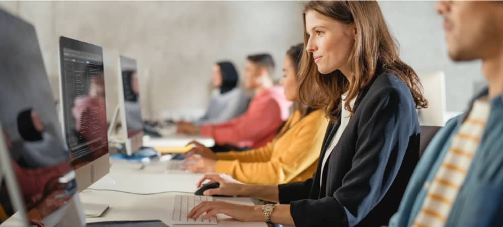 office-computer-kollegen-informationen-team_2102451463