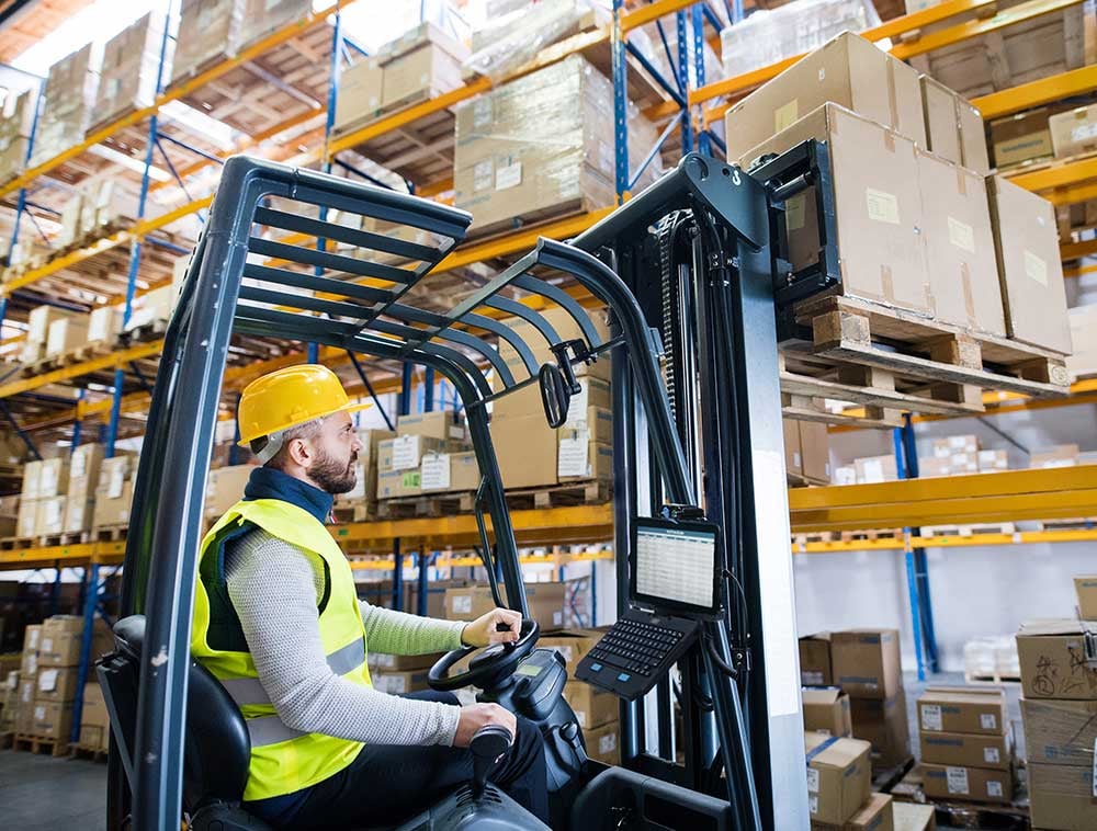 Robuste Tablets mit integriertem Barcode-Scanner lassen sich auch auf Gabelstaplerfahrzeugen befestigen.