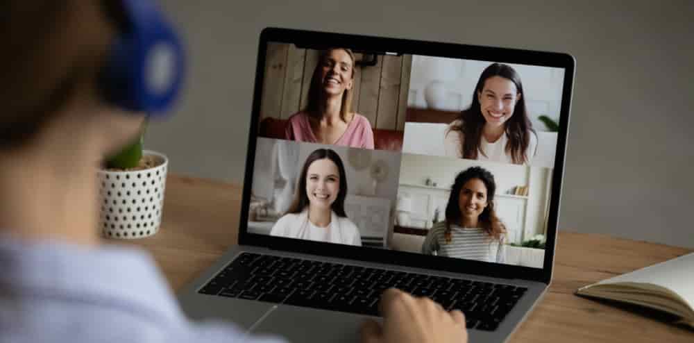 Nach etlichen Wochen im Home-Office haben sich viele bereits an Online-Meetings gewöhnt.