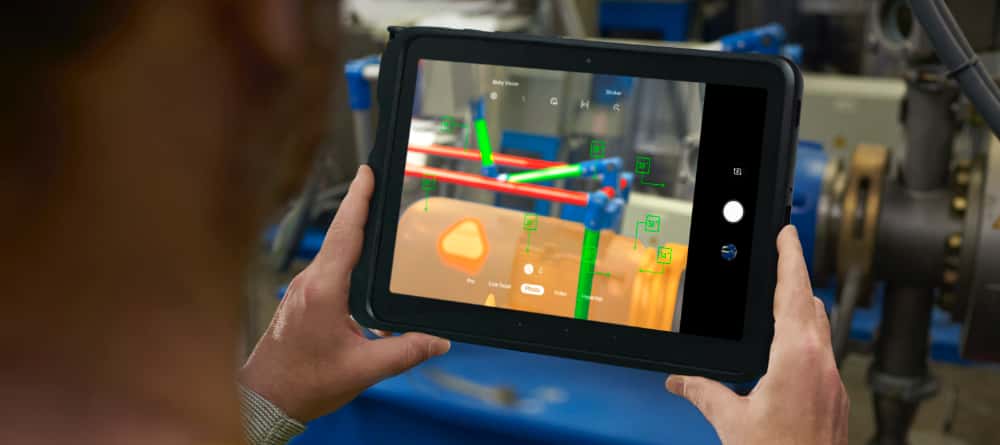 Mittels Smart Devices können Barcodes direkt gescannt uund mittels AR-Overlays die Wartungs- oder Produktinformationen direkt abgespielt werden.