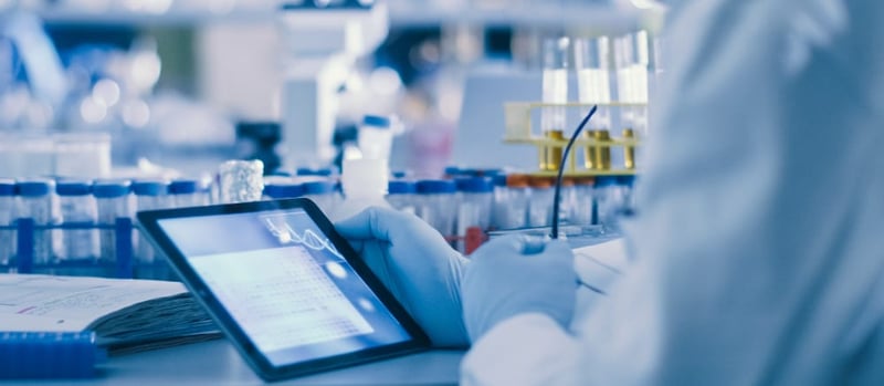Im Gesundheitswesen werden sehr sensible personenbezogene Daten verarbeitet, die mit Hilfe von Rugged Devices geschützt werden müssen.