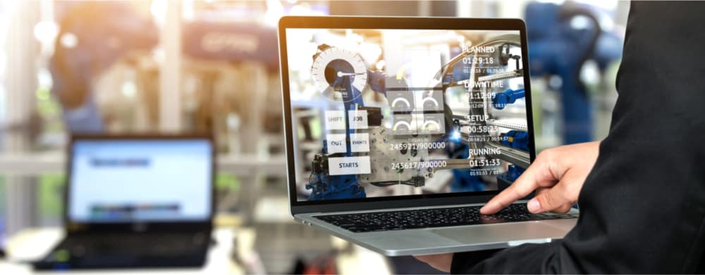 produktion-industrie-maschinenbau-bau-laptop_682503142