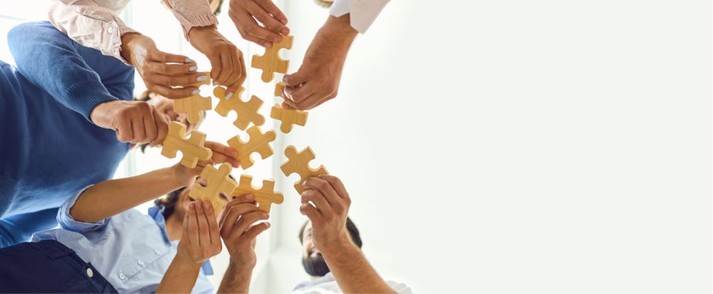 Neben der Implementierung leistungsfähiger Technologie sind daher auch organisatorische Maßnahmen und gezielte Aufklärungskampagnen für sichere Homeofficearbeitsplätze notwendig.