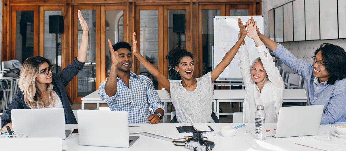 mitarbeiter_zufriedenheit_jubel_web_717654967