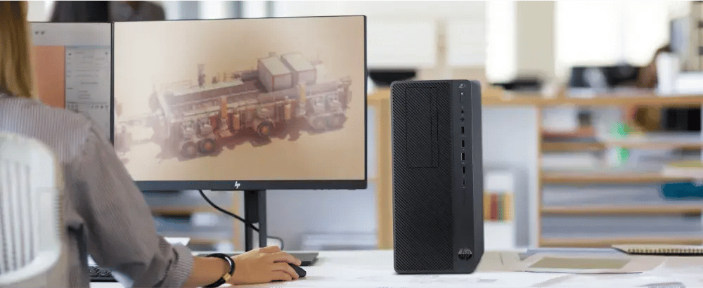 Frau arbeitet auf Z by HP Workstation.