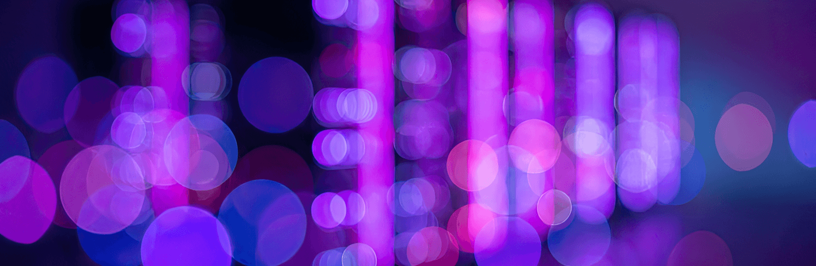 Moderne Cloud-Native-Architektur mit Containern, Kubernetes und Hybrid-Cloud-Infrastruktur als Teil einer zukunftsorientierten Virtualisierungsstrategie.
