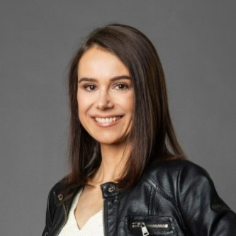 Julia Guggenberger