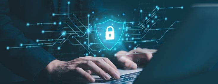 Mann nutzt Data Loss Prevention als operativen Schutzschirm.