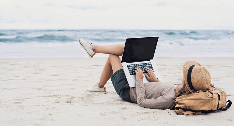 Arbeiten am Strand | Home Office | shutterstock_602984567