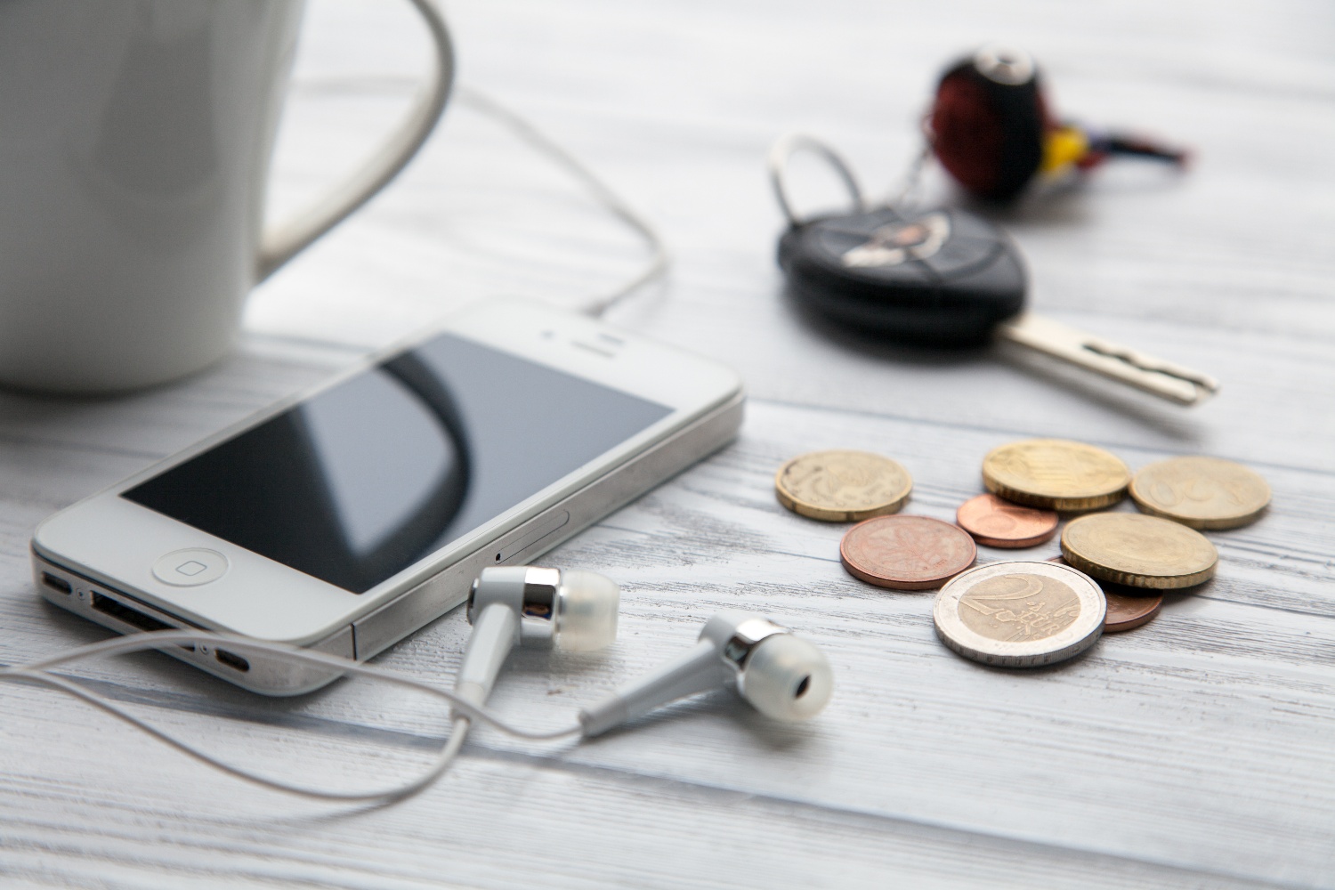 smartphone_kopfhörer_münzen_finanzen_kleingeld